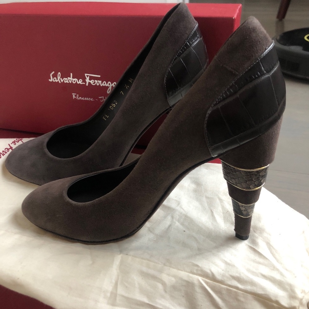 Ferragamo Suede Pump python embossed Heel - Picture 3 of 8